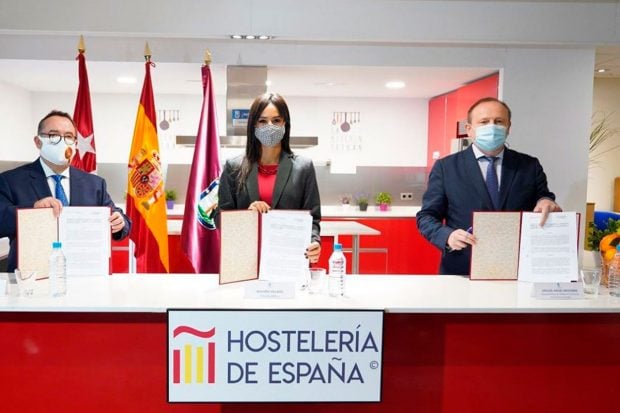 La vicealcaldesa se ha mostrado esquiva tras la publicaci&oacute;n de las im&aacute;genes que confirman su nueva relaci&oacute;n/@begonavillacis