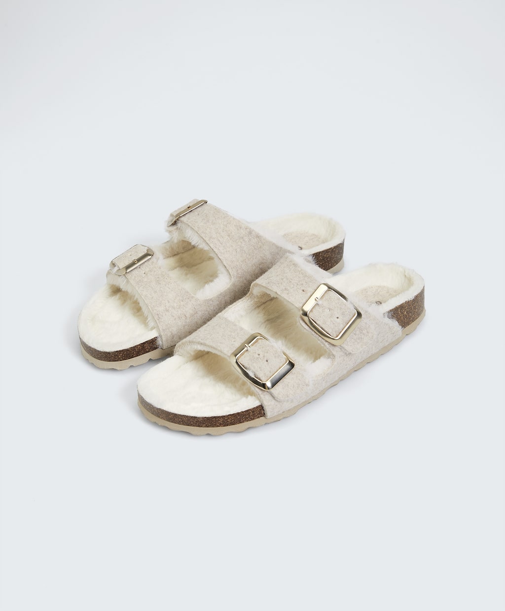 Nuria Roca nos ense&ntilde;a a llevar las sandalias de oto&ntilde;o que te encantar&aacute;n u odiar&aacute;s 