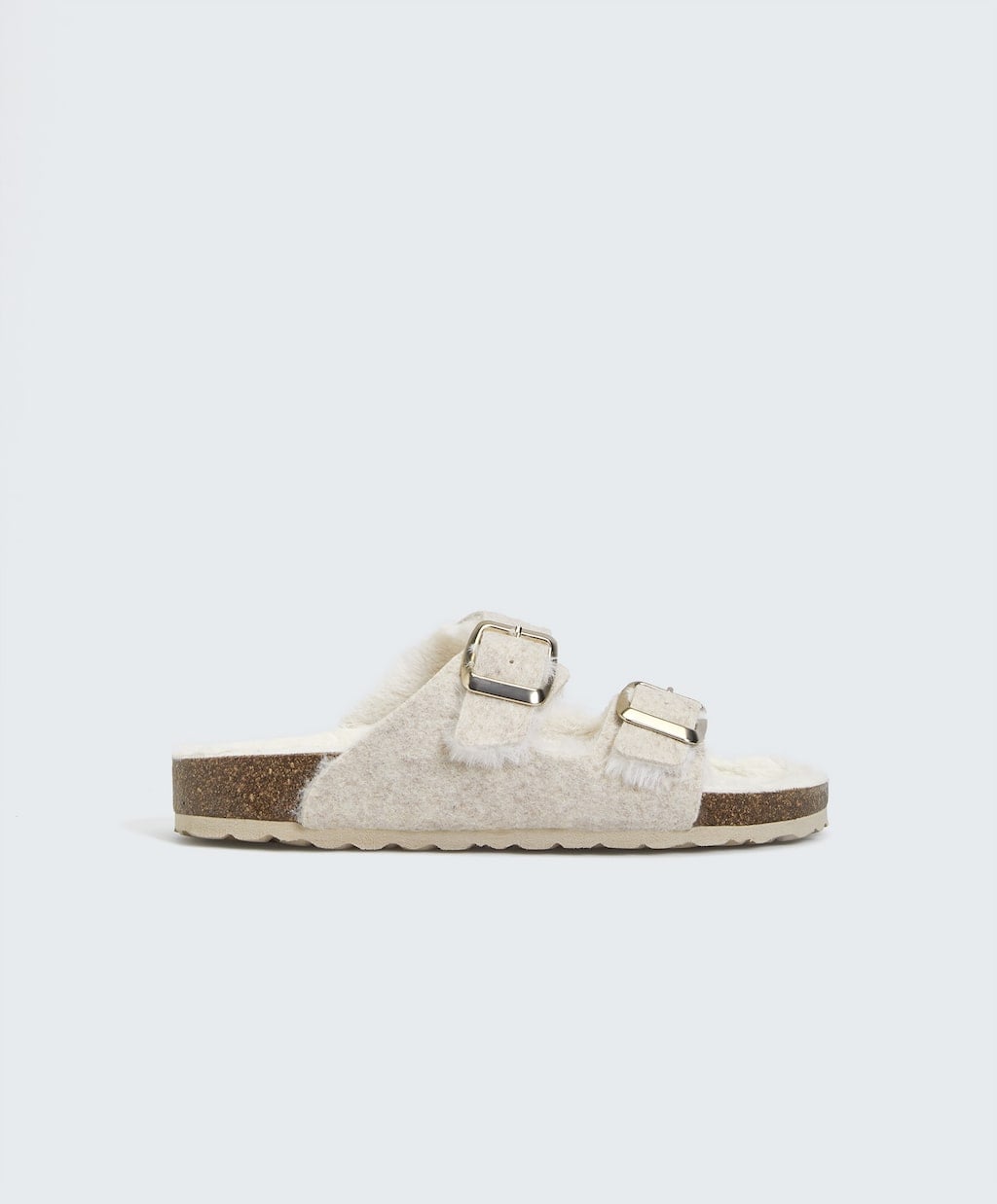 Nuria Roca nos ense&ntilde;a a llevar las sandalias de oto&ntilde;o que te encantar&aacute;n u odiar&aacute;s 