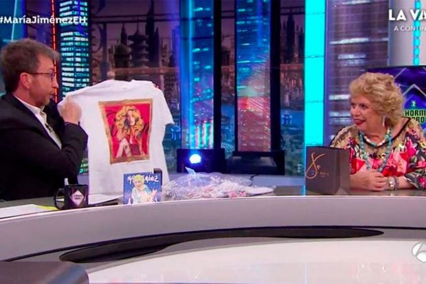 Convertida en empresaria, la cantante llev&oacute; parte del merchandising que vende en su tienda online/Atresmedia