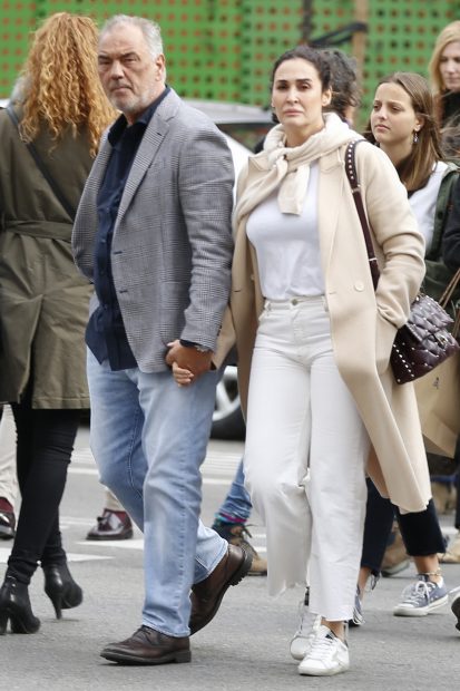 Vicky Mart&iacute;n Berrocal y Joao Viegas paseando de la mano por las calles de Madrid. /Gtres 