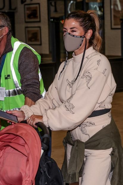 Elena Tablada ha aterrizado esta mañana en Madrid tras pasar unos días con su familia./Gtres