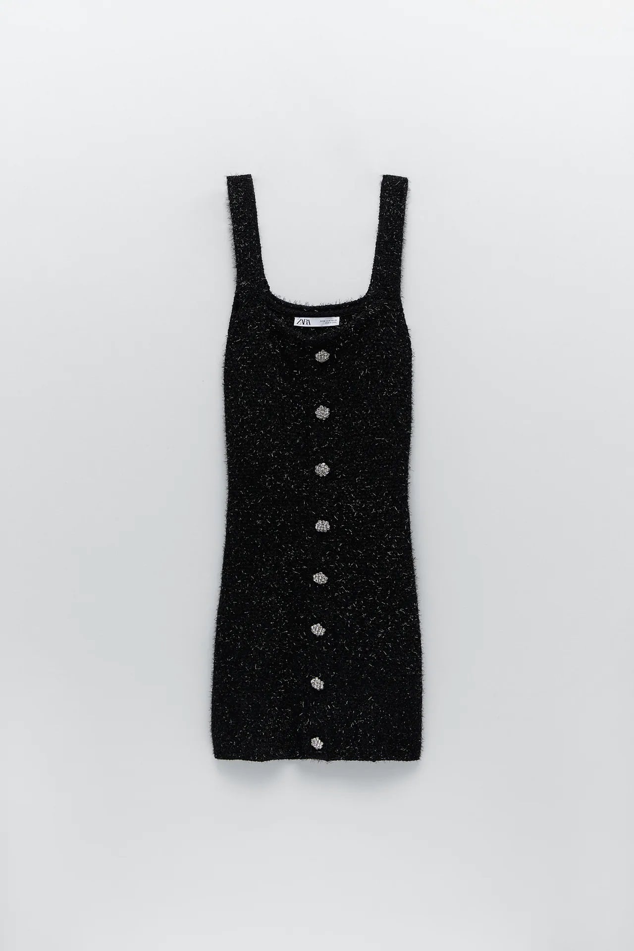 Zara: El vestido joya de que despierta pasiones este invierno, es cómodo, elegante y versátil