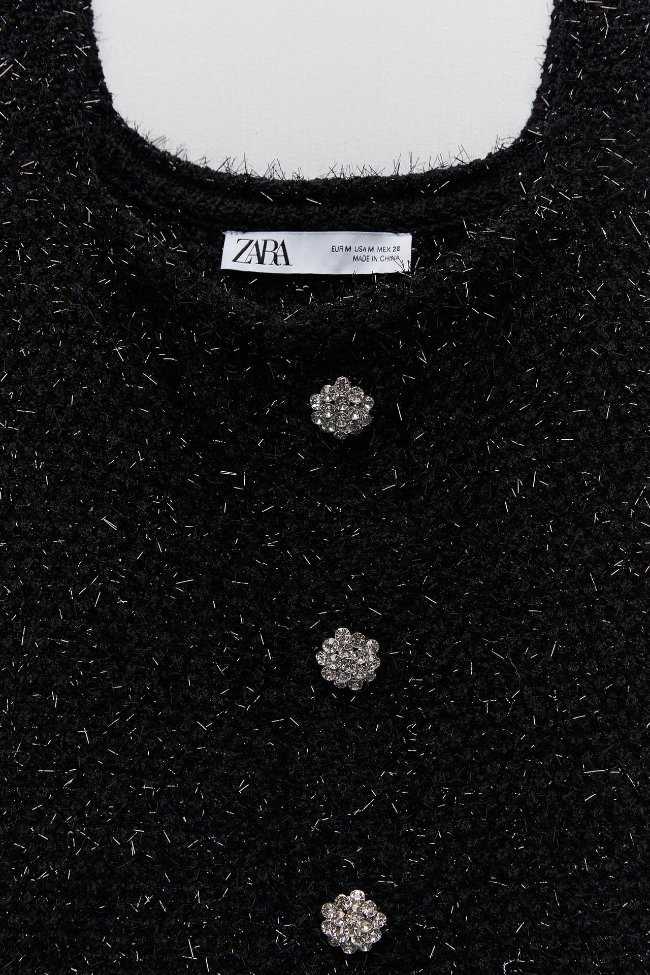Zara: El vestido joya de que despierta pasiones este invierno, es cómodo, elegante y versátil