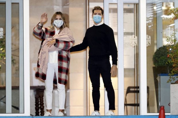 Rosanna Zanetti y David Bisbal presentan a su hija Bianca./Gtres