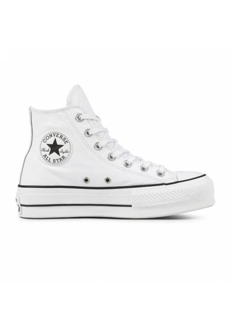 El uniforme de campa&ntilde;a de Kamala Harris con traje y unas Converse recorre Estados Unidos