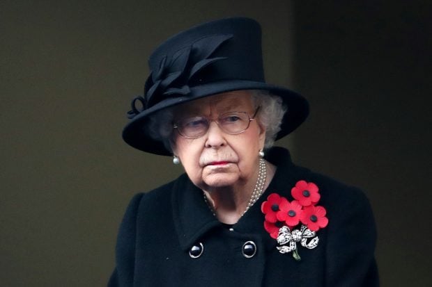 La reina Isabel en el D&iacute;a del Armisticio./Gtres