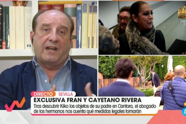 Joaqu&iacute;n Moeckel explicando qu&eacute; acciones legales tomar&aacute; contra Isabel Pantoja./Telecinco