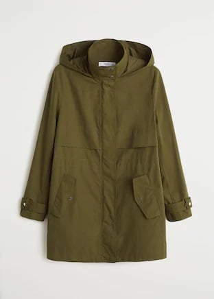 Mango Outlet: La parka impermeable con bolsillos rebajada al 50% que solucionará todos tus looks
