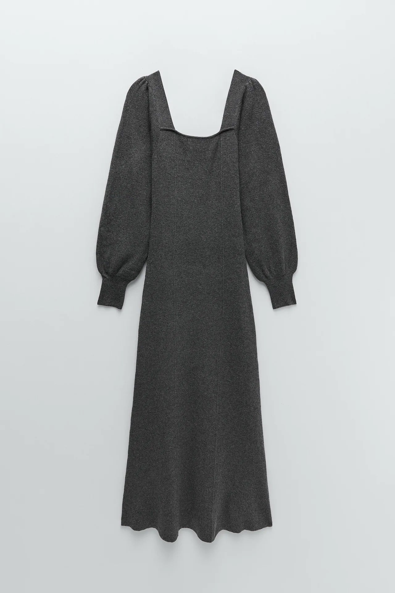 Este es el vestido de punto que queda mejor a Sara Carbonero que a la modelo de Zara