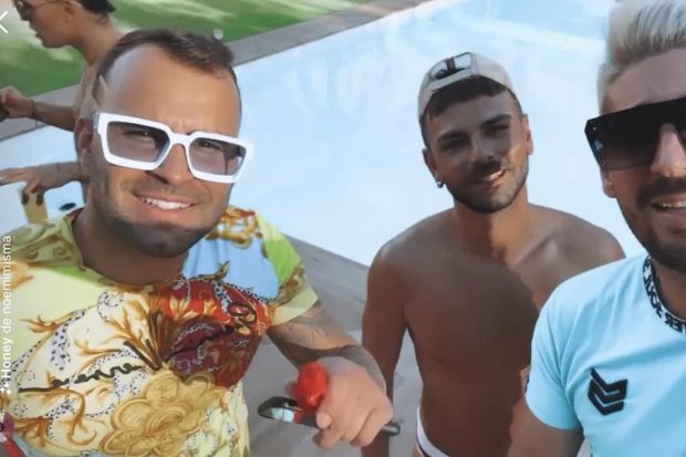 Jesse Rodr&iacute;guez, Lester y un amigo en el cumplea&ntilde;os de Aurah Ruiz./ Instagram @lester_dc