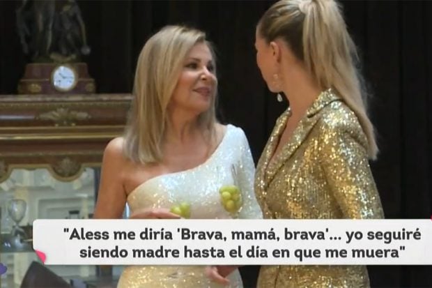 Ana Obreg&oacute;n y Anne Igartiburu durante la promoci&oacute;n de las Campanadas 2020./RTVE