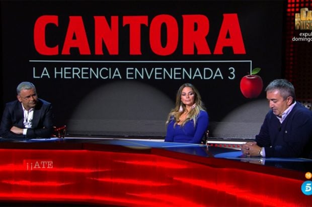 Sylvia Pantoja, Jorge Javier V&aacute;zquez y Antonio Esc&aacute;mez en el especial 'Cantora: la herencia envenenada 3'./Telecinco
