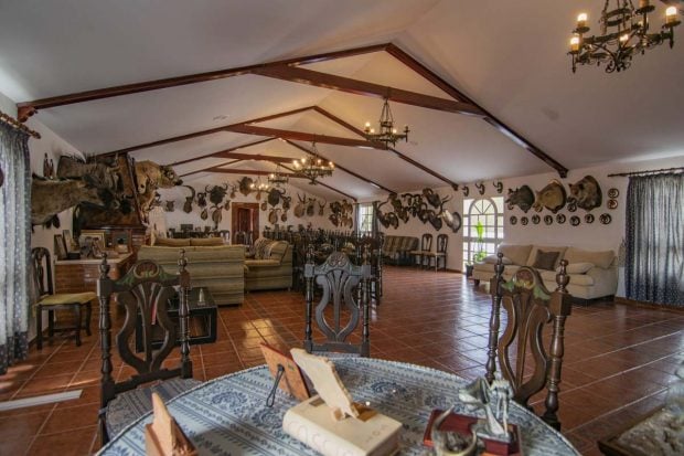 Quienes la alquilen podr&aacute;n tener, entre otras opciones, la posibilidad de visitar la sala de trofeos/Web Dehesa Ambiciones