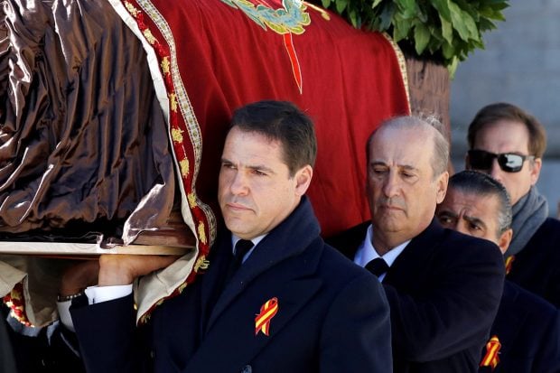 Francis Franco junto a Luis Alfonso de Borb&oacute;n en la exhumaci&oacute;n de Francisco Franco./Gtres