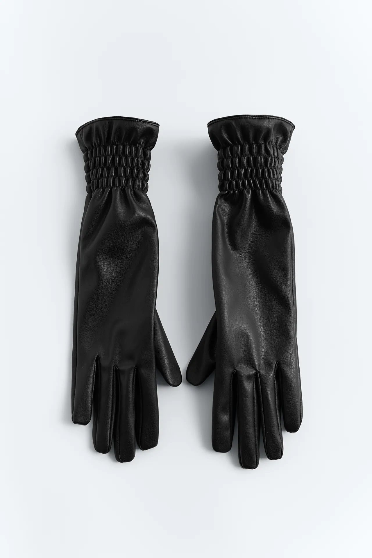 Estos guantes de Zara son un b&aacute;sico de estas fr&iacute;as Navidades, un regalo o autorregalo perfecto