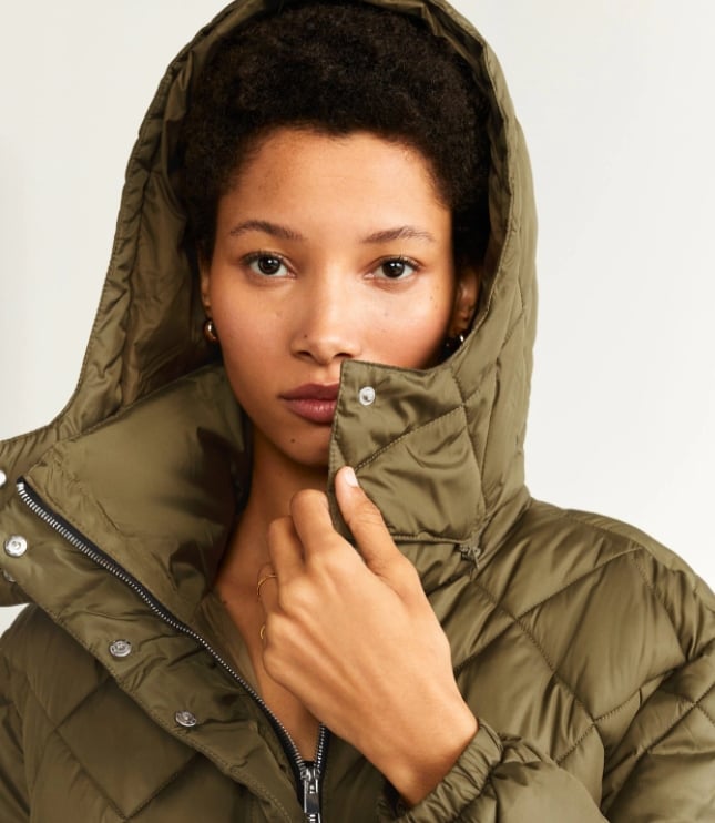 Mango Outlet: Despierta pasiones con el mejor anorak acolchado impermeable con descuento