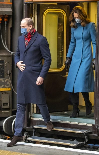 El pr&iacute;ncipe Guillermo y Kate Middleton en el Royal Train./Gtres