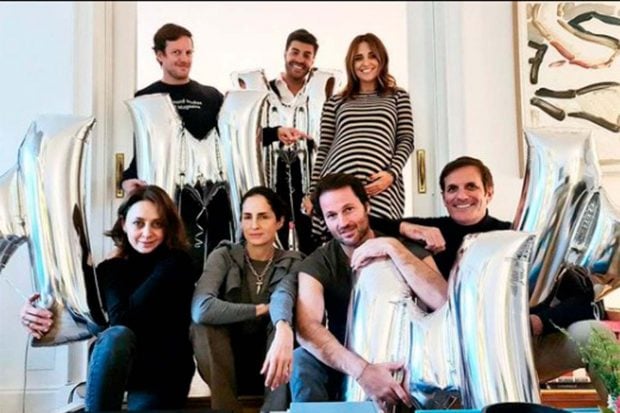 'La Junta', los amigos cool de la pareja, les organizaron la baby shower de su hijo/@elizaarcayacooks
