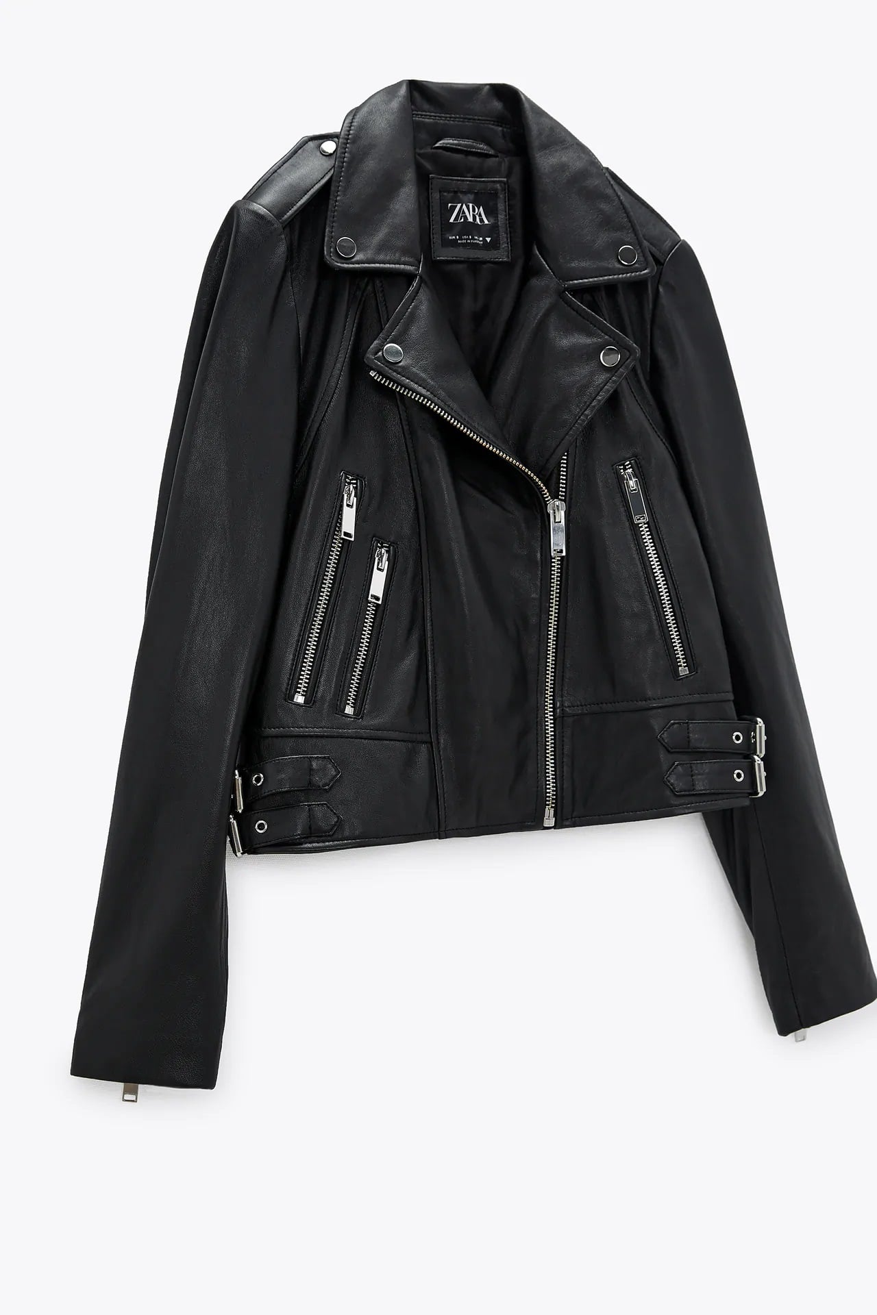 Nagore Robles rejuvenece su look con esta cazadora biker de Zara que es tendencia
