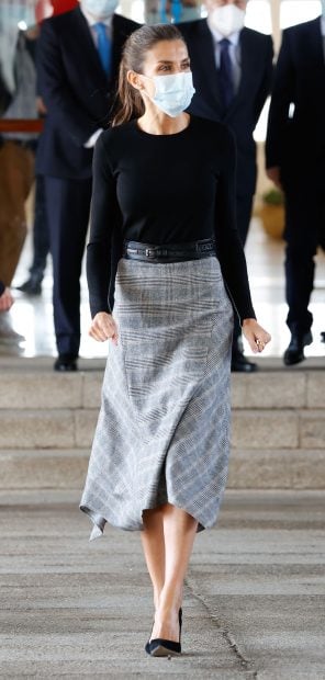 La Reina Letizia se ha apuntado a esta tendencia que ya ha llevado en varias ocasiones en los &uacute;ltimos meses/Gtres