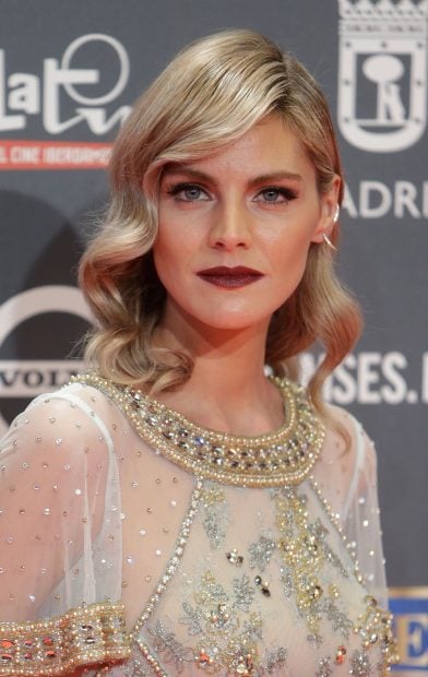 No te cortes, y a pesar de la mascarilla, ap&uacute;ntate a los labios burdeos. La est&eacute;tica barroca vuelve para ser la nueva tendencia beauty/Gtres