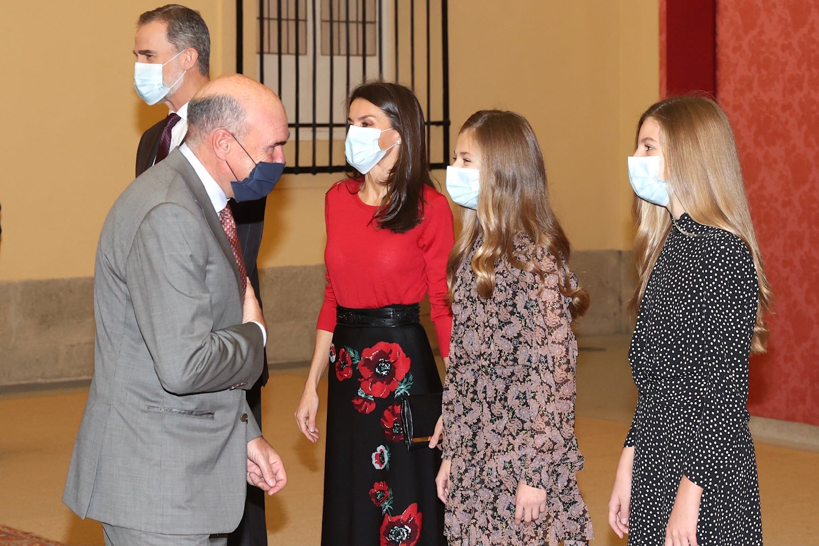El estilo de la Infanta Sof&iacute;a vuelve a destacar con un vestido de lunares de Zara