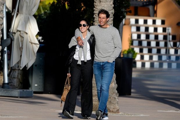 Rafa Nadal junto a Xisca Perelló paseando por Palma de Mallorca./Gtres