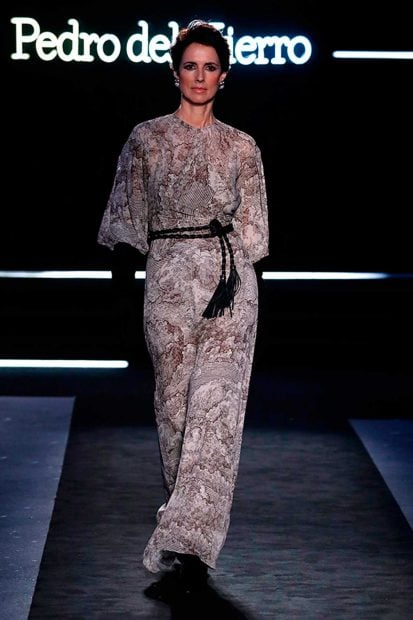 Isabel version&oacute; el vestido original de Pedro del Hierro, optando por un largo midi/Gtres