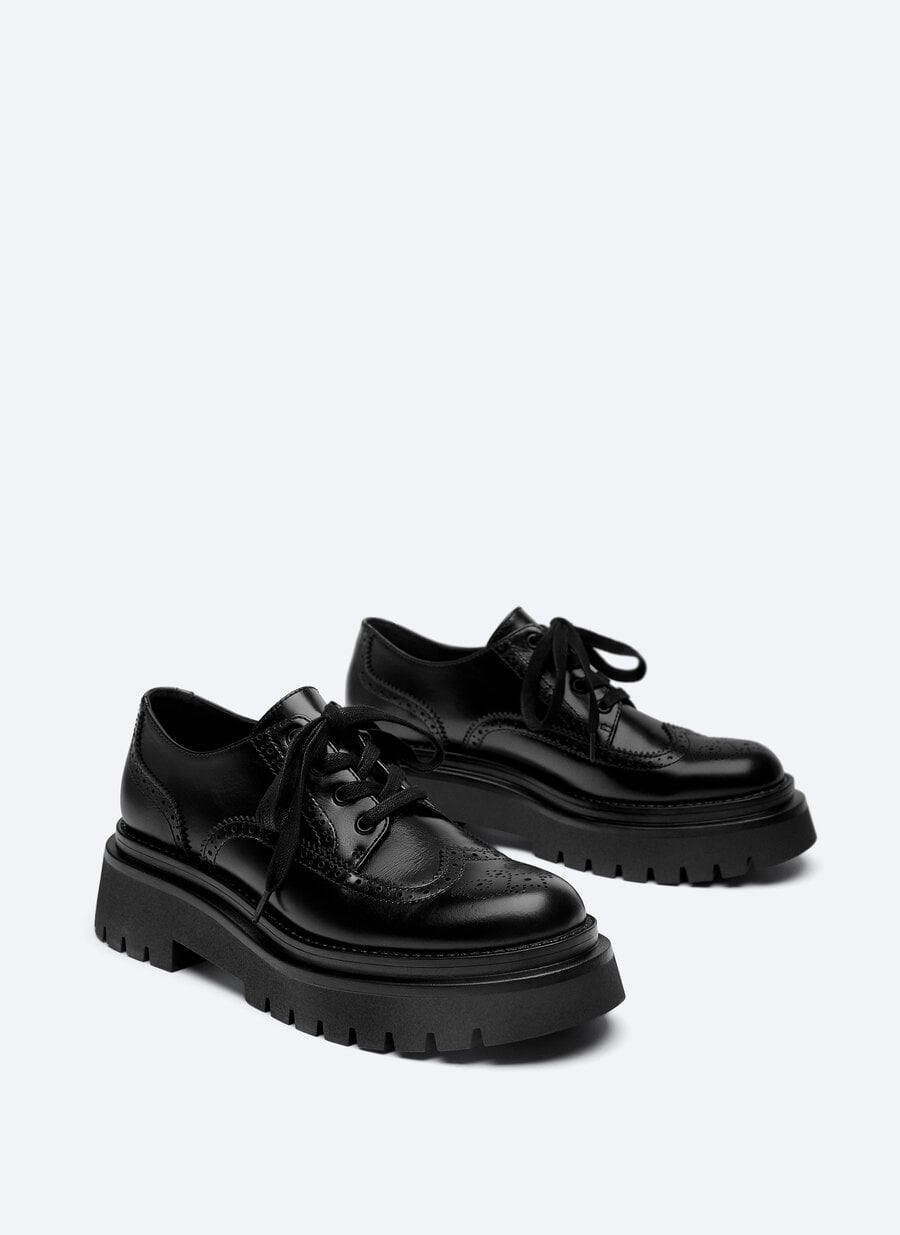 Estos son los zapatos de Uterq&uuml;e favoritos de Letizia o te encantan o los odias