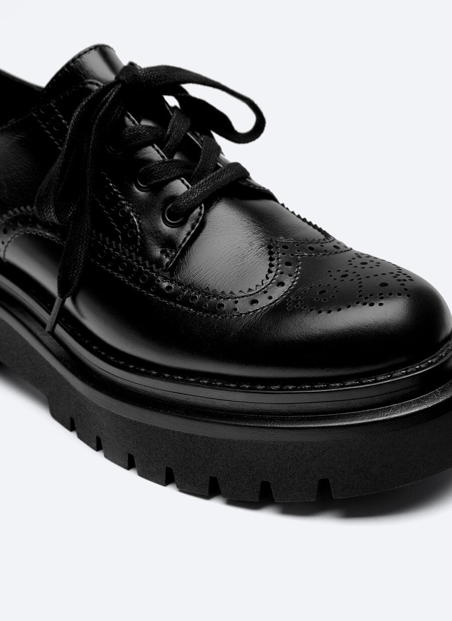 Estos son los zapatos de Uterq&uuml;e favoritos de Letizia o te encantan o los odias