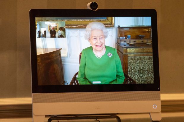 La soberana brit&aacute;nica se maneja a las mil maravillas con las nuevas tecnolog&iacute;as/Gtres