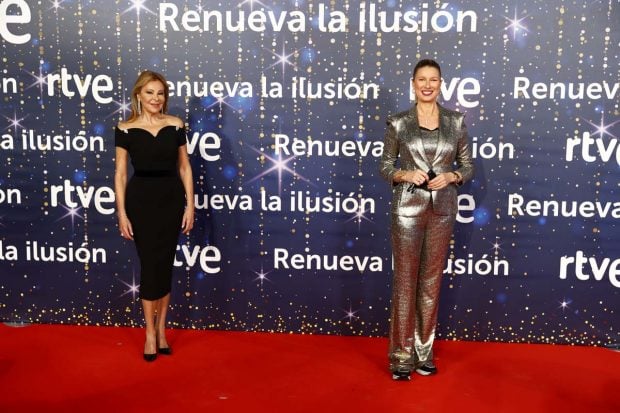 Anne Igartiburu y Ana Obreg&oacute;n en un photocall / Gtres