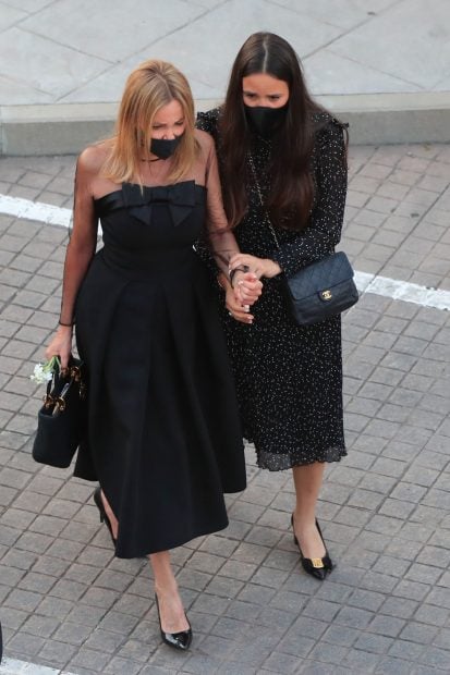 Ana Obregón y Carolina Monje durante el funeral de Álex Lequio./Gtres