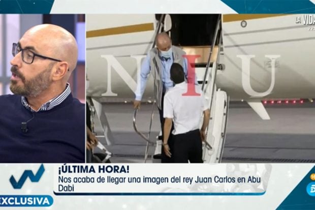 Don Juan Carlos bajando de una avi&oacute;n hace unos meses./Nius