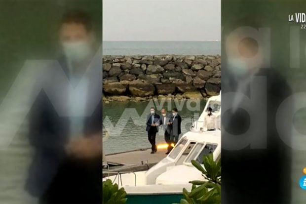 Don Juan Carlos en Abu Dabi./'Viva la vida'