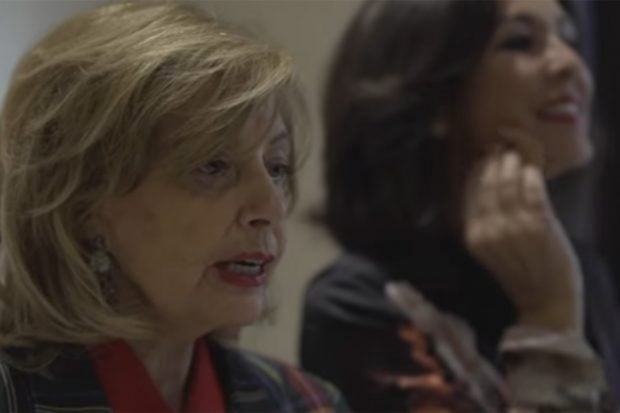 Mar&iacute;a Teresa Campos e Isabel Gemio durante una entrevista./Youtube