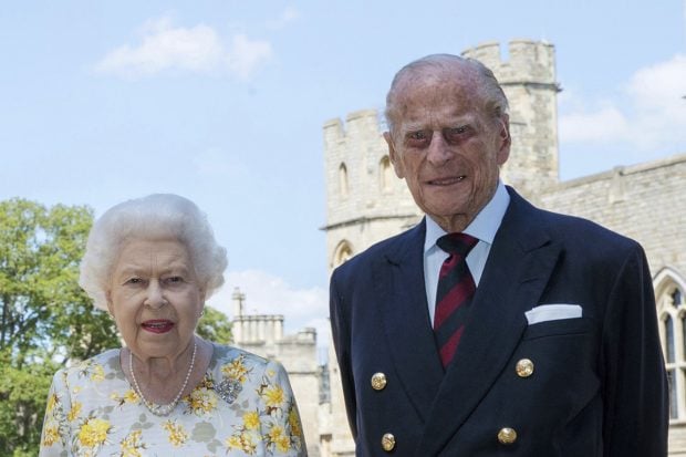 La reina Isabel II y el duque de Edimburgo en una imagen de archivo./Gtres