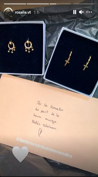 Rosalía ha presumido de regalo de su amiga Belén Esteban / Instagram