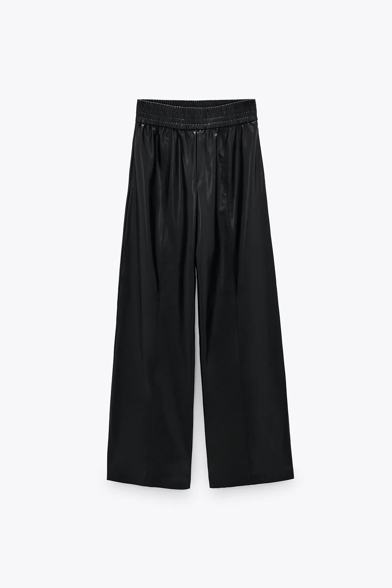 Núria Roca triunfa con unos pantalones de Zara que enamoraron a la reina Letizia