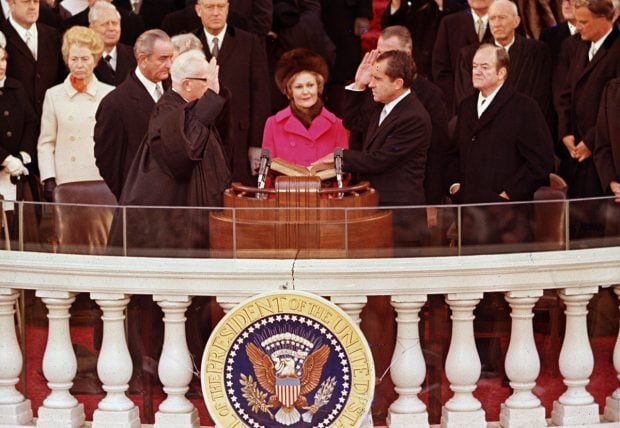 Pat Nixon toma de posesi&oacute;n