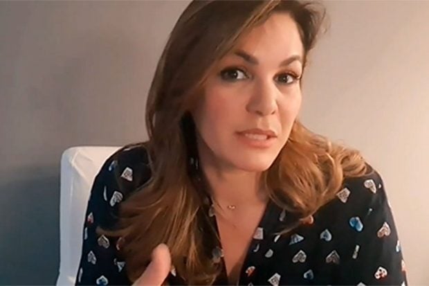 Fabiola Mart&iacute;nez, dando explicaciones / Instagram