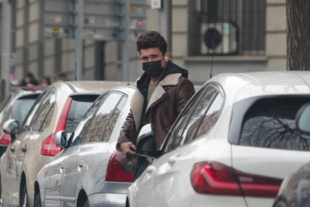 Jaime Lorente, por las calles de Madrid / Gtres