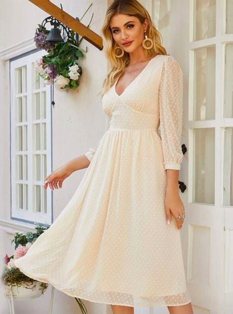 Vestido de corte midi con vuelo de tejido plumeti de Shein./Shein