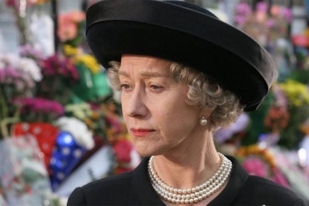 Hellen Mirren interpretando a la reina Isabel II/ 'The Queen'