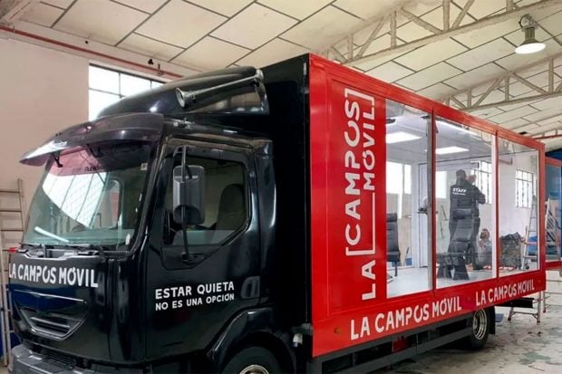Cami&oacute;n plat&oacute; de Mar&iacute;a Teresa Campos