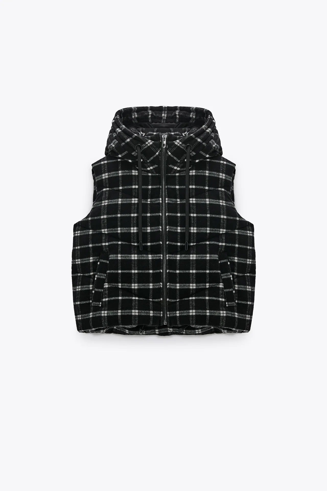 Empieza la nueva era de los chalecos acolchados en Zara