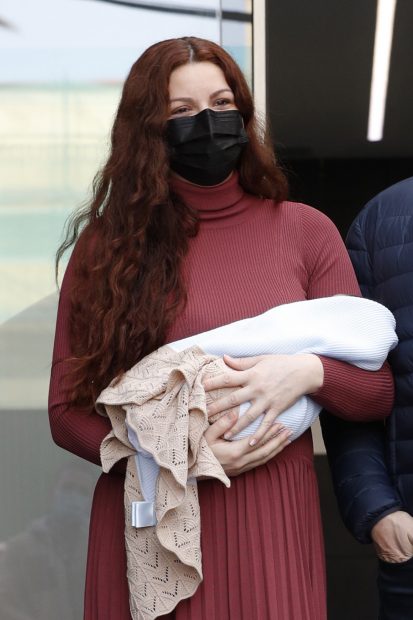 M&oacute;nica Moreno junto a su hijo, Andrea./Gtres