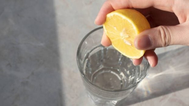 agua y lim&oacute;n