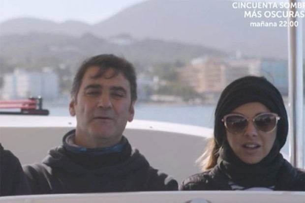 Jesul&iacute;n de Ubrique y Chenoa en 'Dos parejas y un destino'./TVE